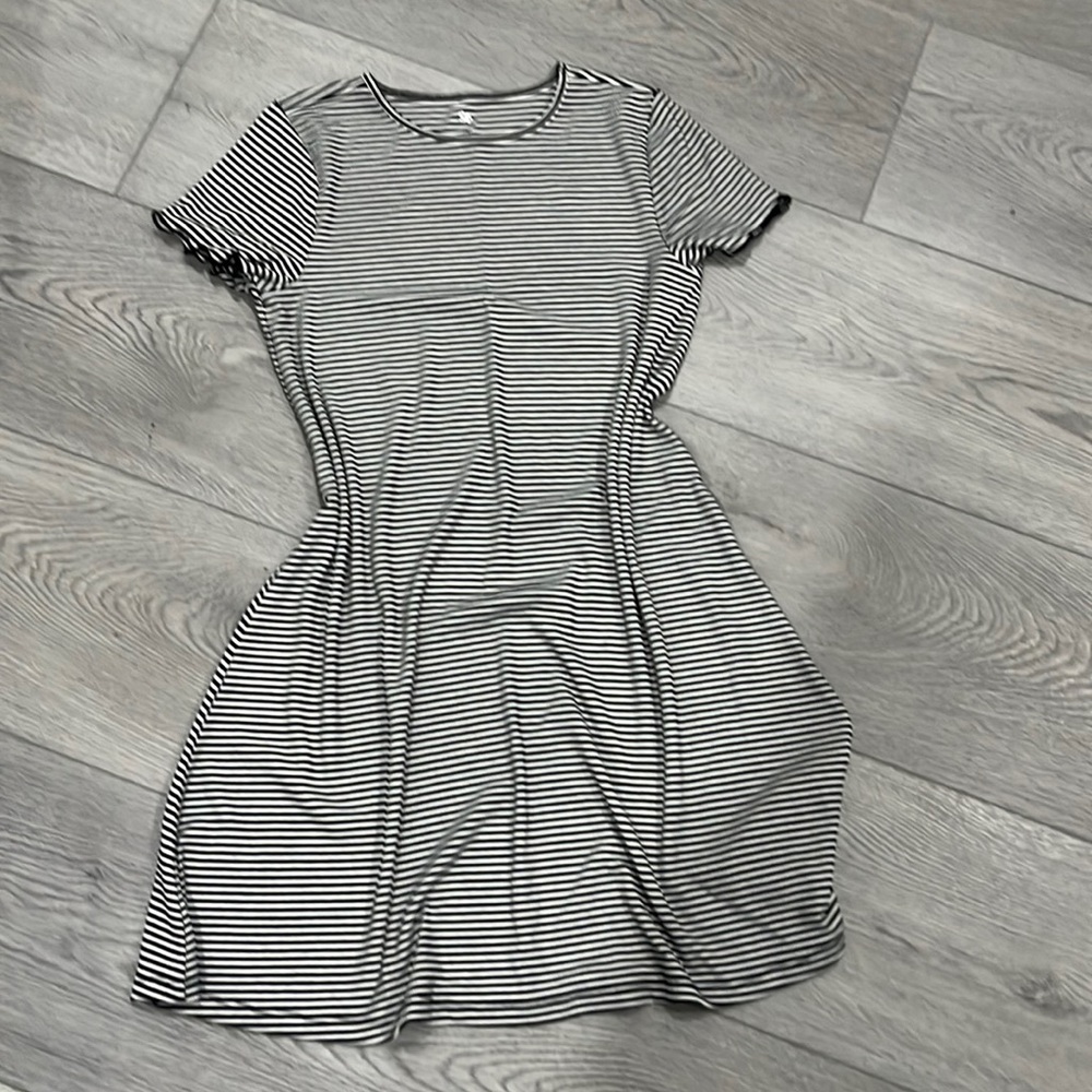 ￼Black and white extra large SO dress